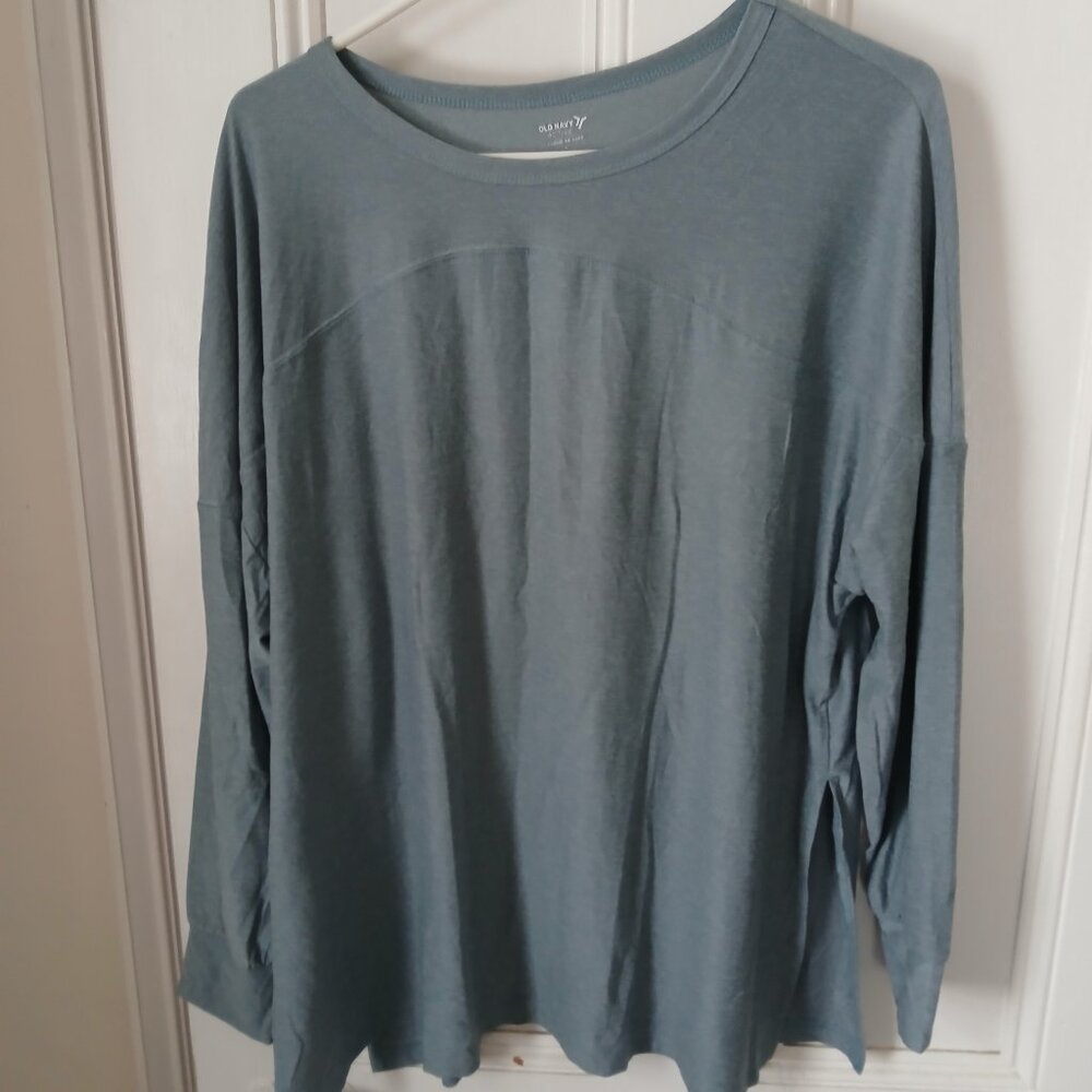 Old Navy Cloud Motion Tunic Activewear Size L like new never worn sage green